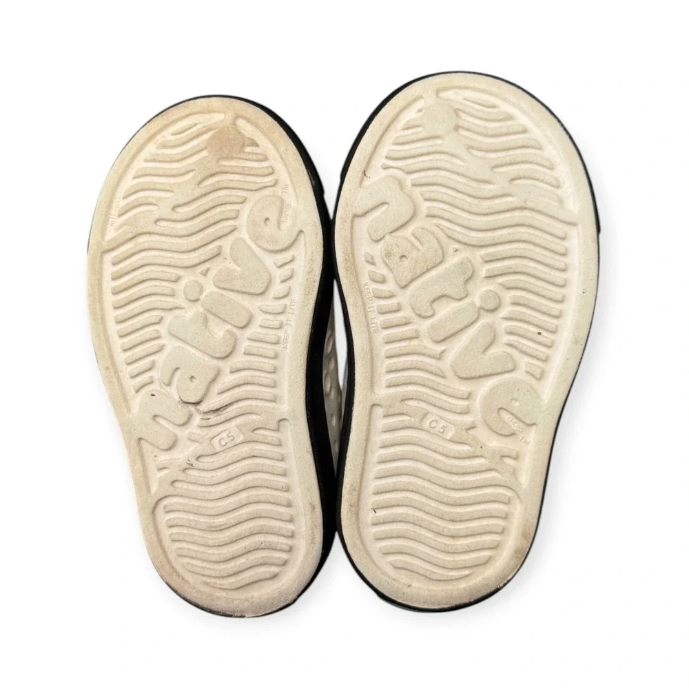 Native Jefferson Kids Shoes C5 White Black Slip On Water Sneakers